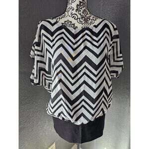 Woman's AB Studio Blouse Size Medium Black & White Layered Flowy Round Neck